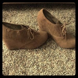 Size 7 tan Fergalicious Booties